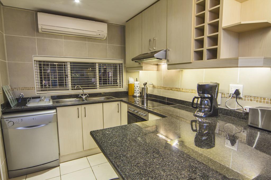 14 The Shades - By Stay In Umhlanga Durban Quarto foto
